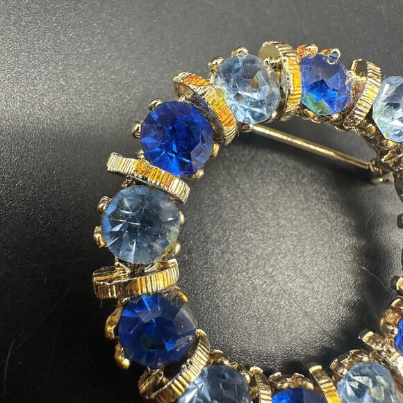 Vintage Blue Rhinestone Brooch Clip On Earrings Jewelry Set Wreath Gold Toned - Picture 6 of 8
